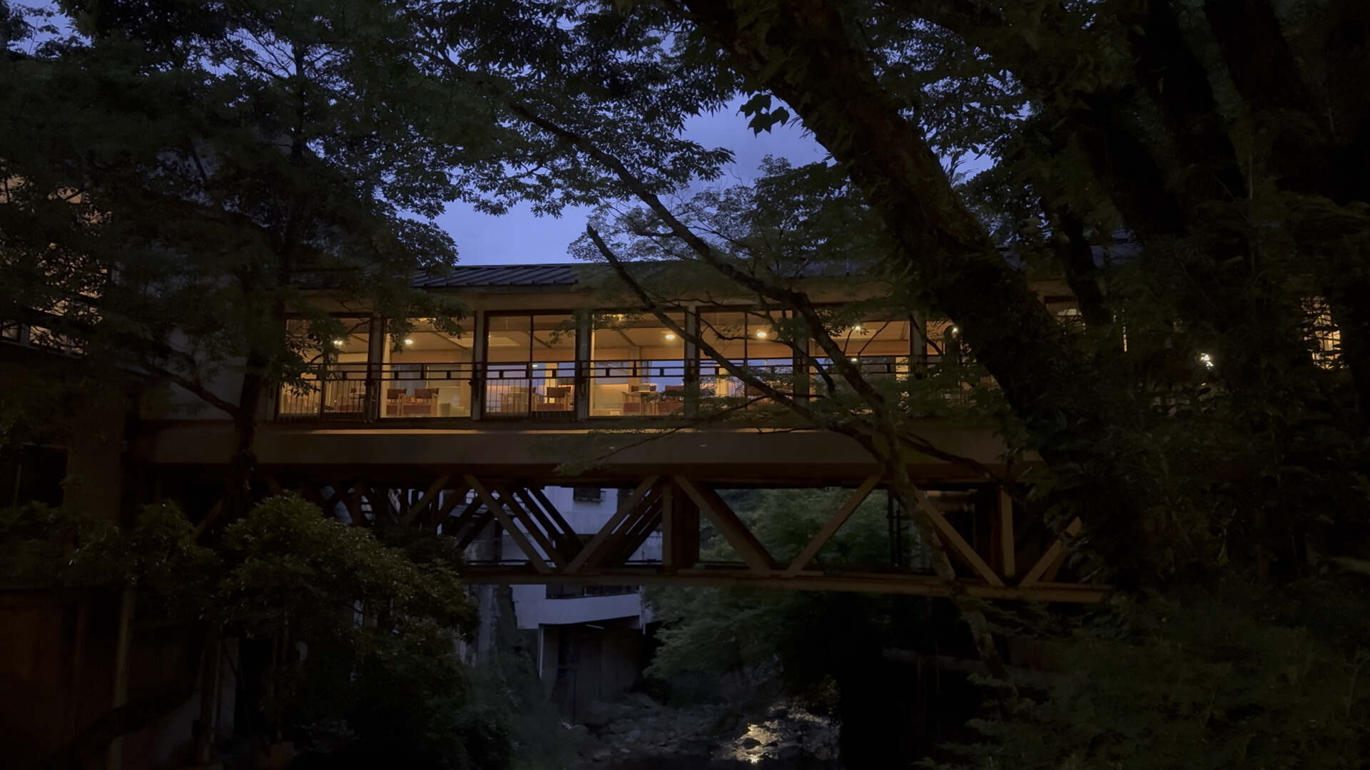 Shuzenji Onsen, Ryokan Brücke zum Empfang