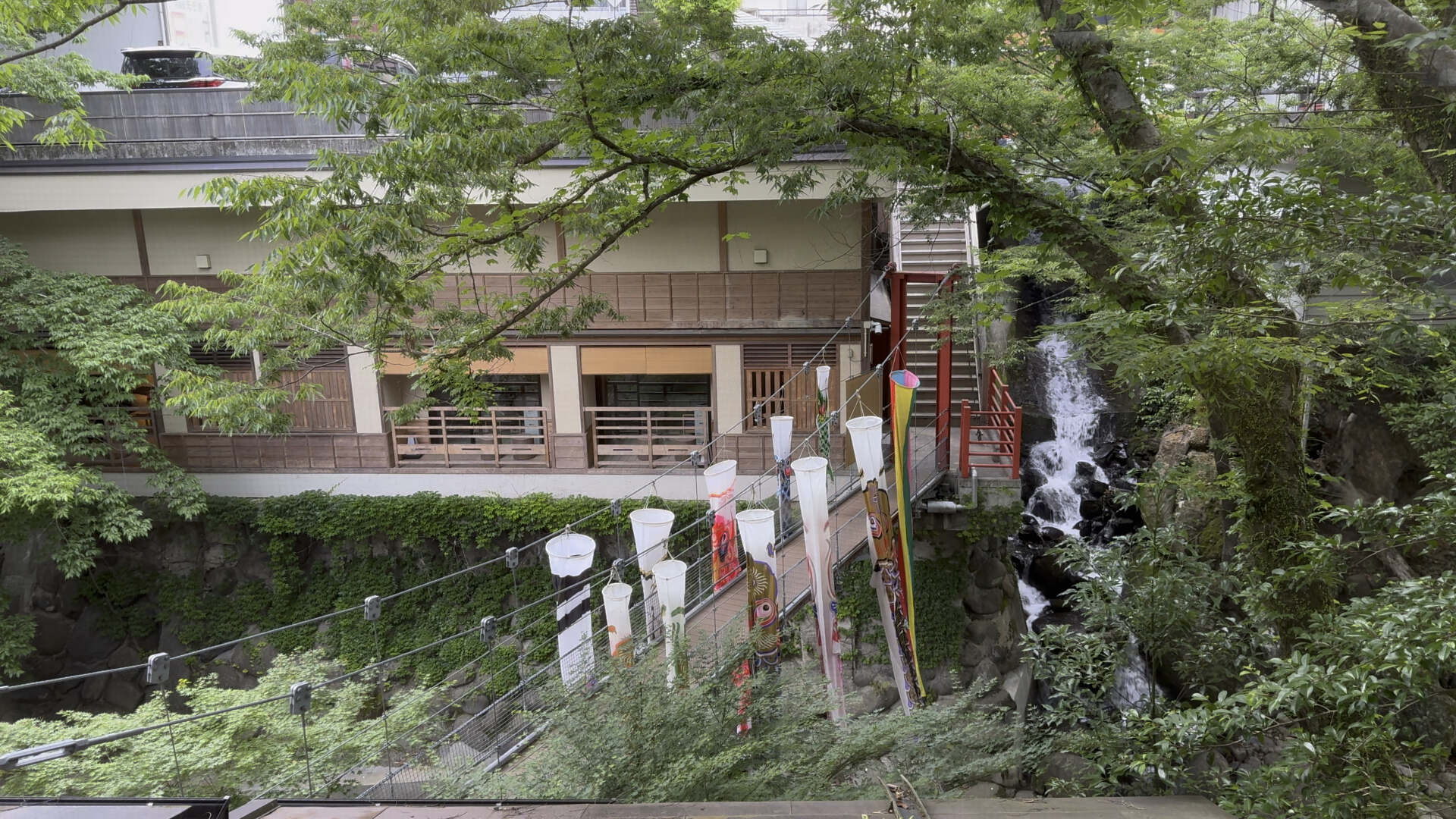 Shuzenji Onsen Ryokan Brücke zu den Zimmern