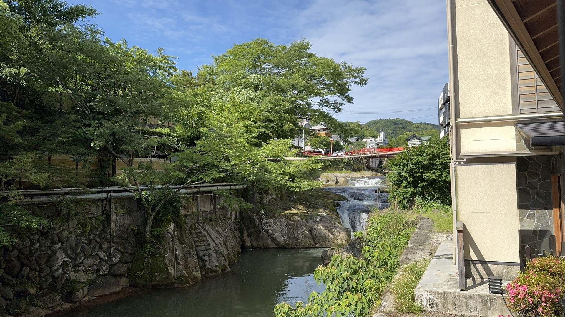 Shuzenji Onsen, auf Beiden Seiten diese Bachs liegt der Ryokan